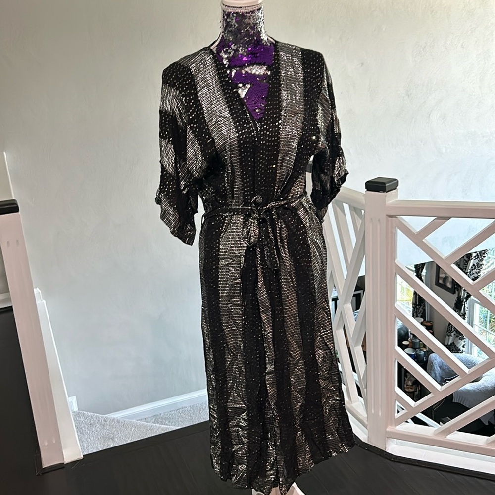 Kohindor beach coverup new silver and black small